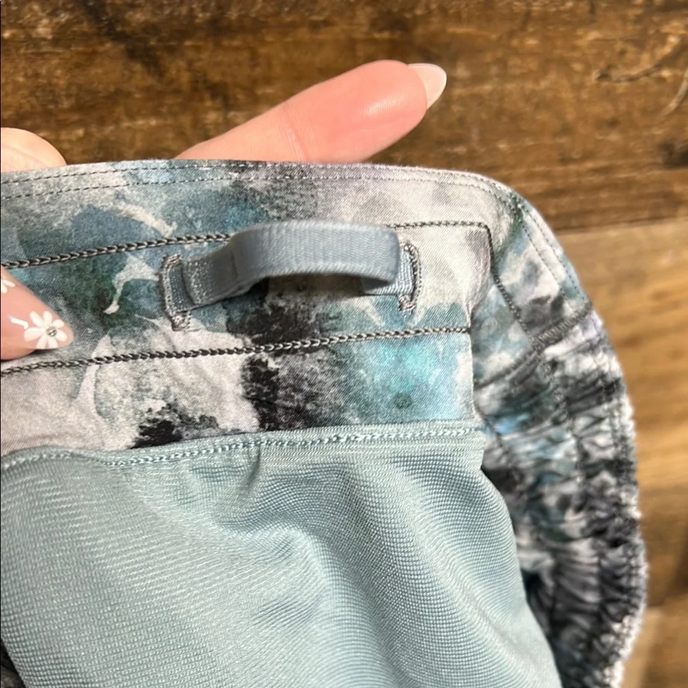 Lululemon Hotty Hot Low Rise Short 2.5